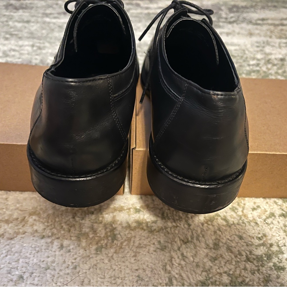 Classic Black Leather Men's Dress Shoes - Picture 4 of 8